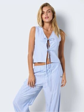 NWT Noisy may Blue and White Striped Tie-Front Sleeveless Blouse/Vest
